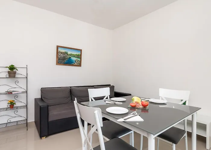 1 Bedroom Lovely In Apartamento