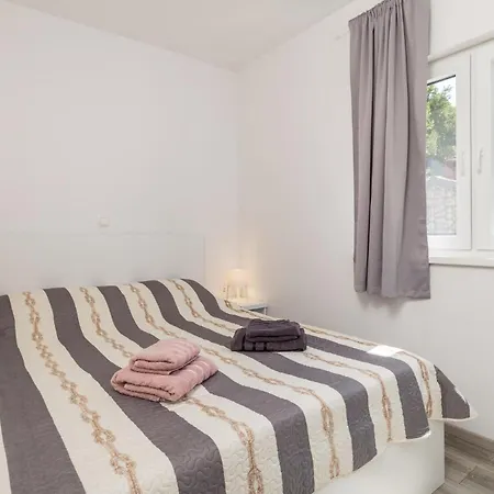 1 Bedroom Lovely In