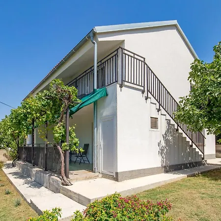 1 Bedroom Lovely In Apartament