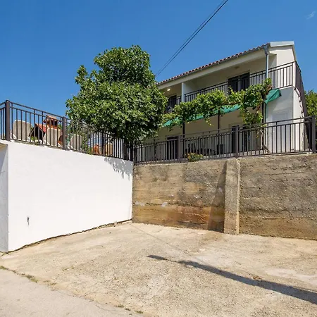 1 Bedroom Lovely In *