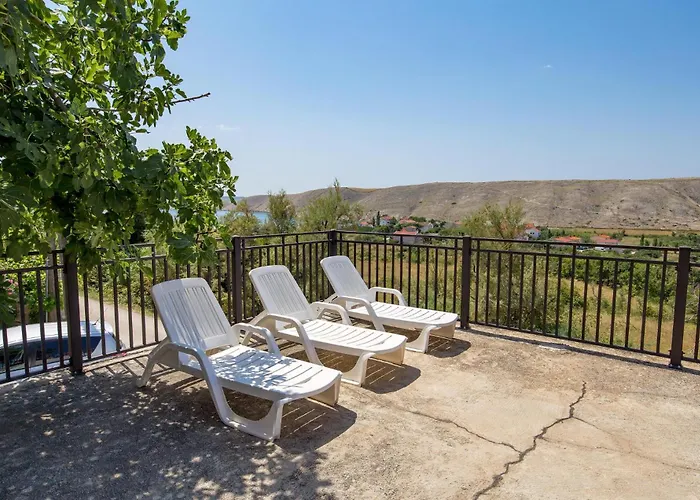 1 Bedroom Lovely In Appartement