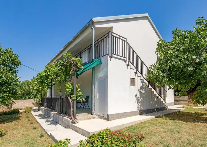 1 Bedroom Lovely In Appartement